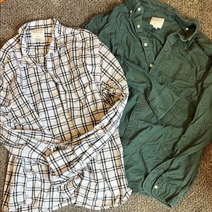2 Men’s XL American eagle shirts in good condition.